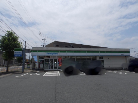 コンビニ　ファミリーマート（コンビニ）まで267m