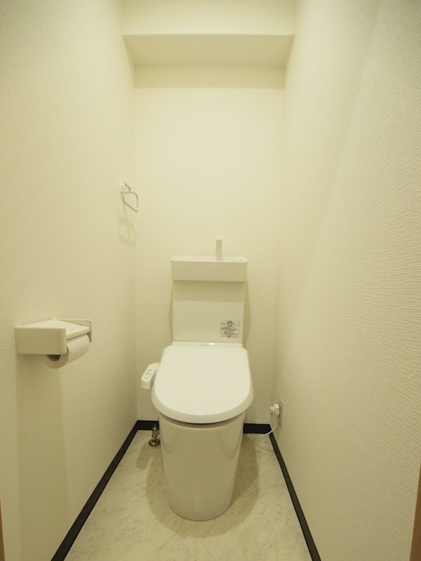 トイレ　ウォシュレット完備。