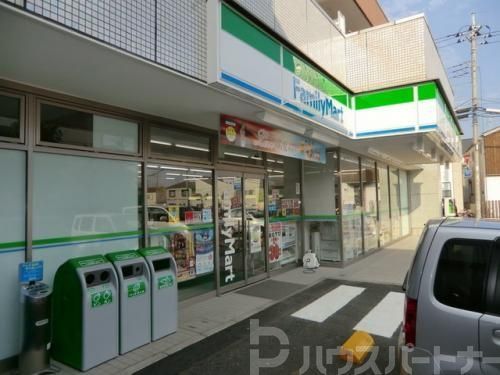 コンビニ　ファミリーマート専大松戸高校前店（コンビニ）まで340m