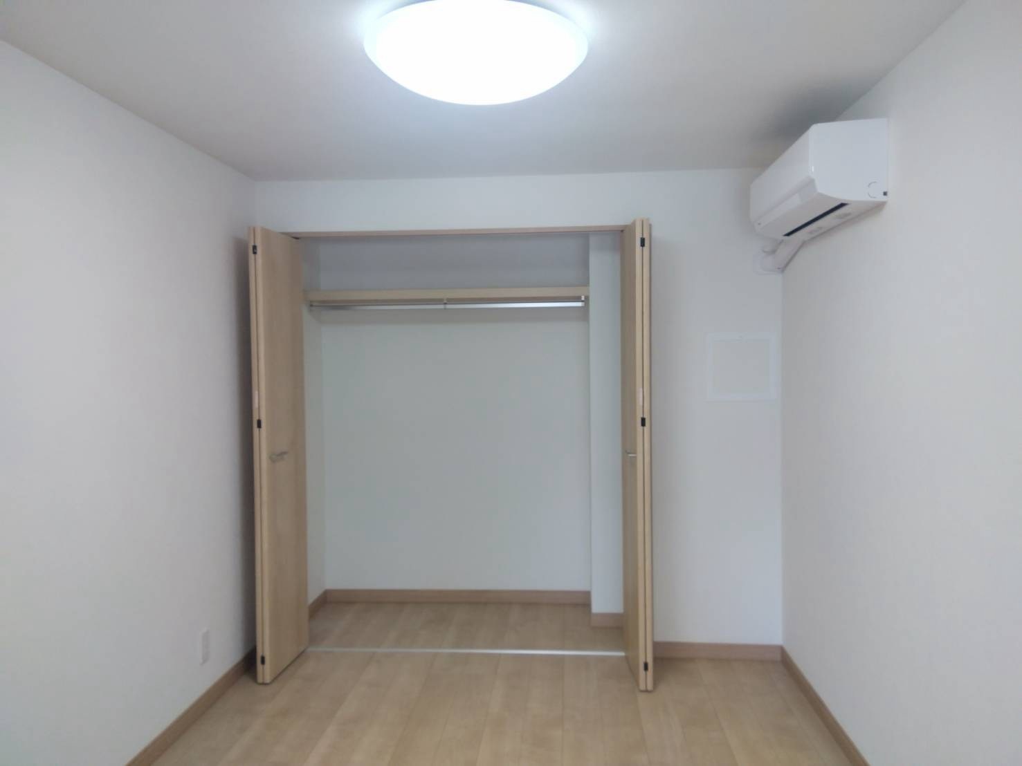 かなりマンション赤坂の居間写真