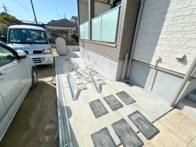 駐車場　敷地内には入居者専用の駐輪スペースもあります。
