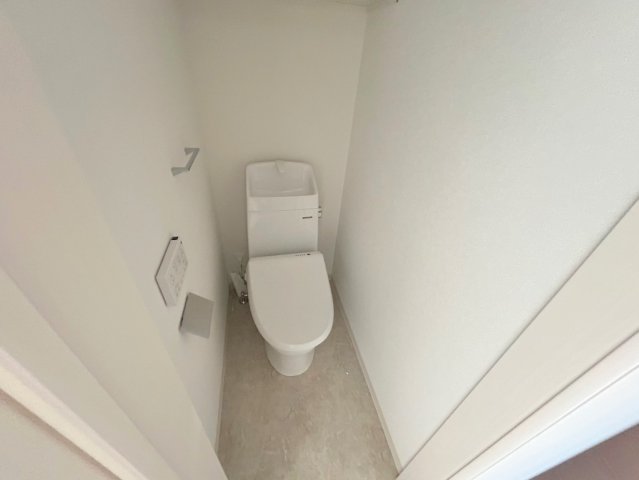 トイレ　綺麗なトイレにはウォシュレット標準装備です。