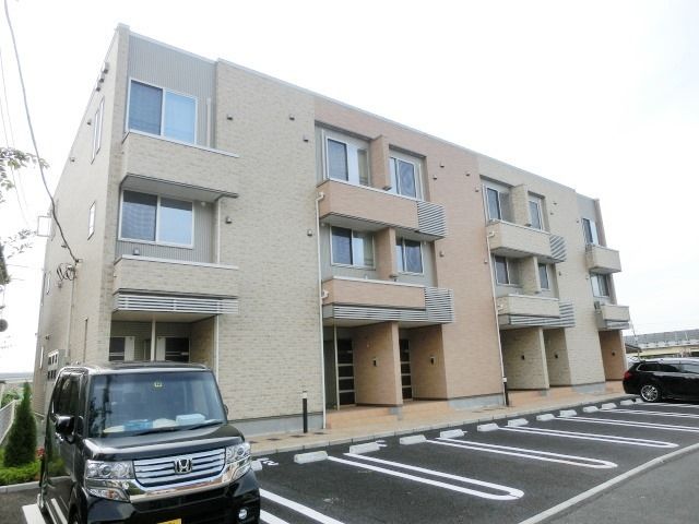 建物外観　2014年築のきれいな外観です