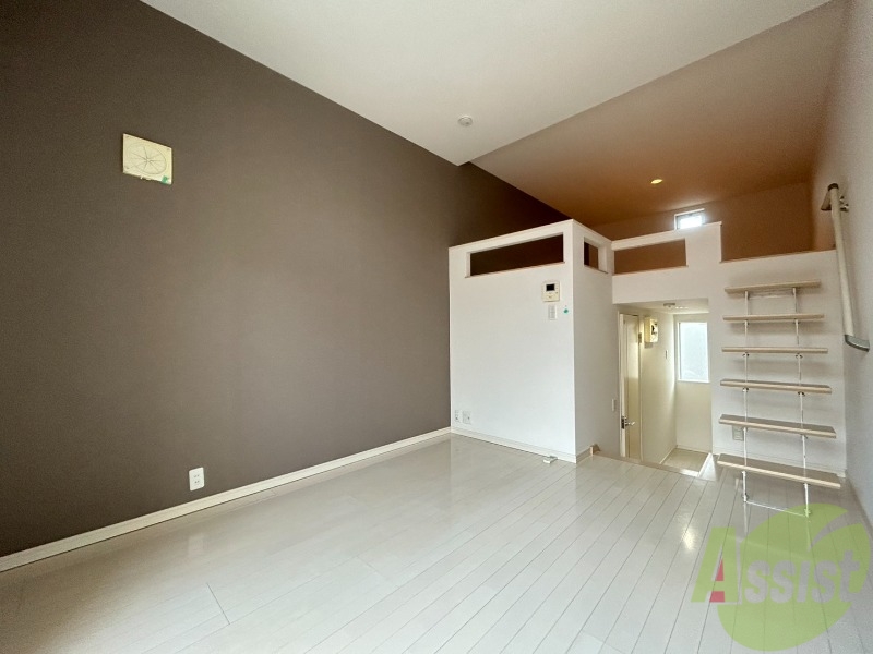 居室・リビング　６．２帖の洋室です。生活のメインとなる部屋ですね。