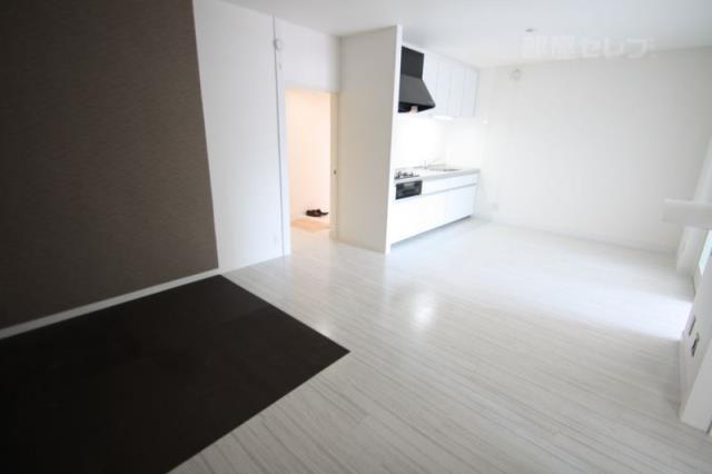 居室・リビング　白を基調としたオシャレな空間です