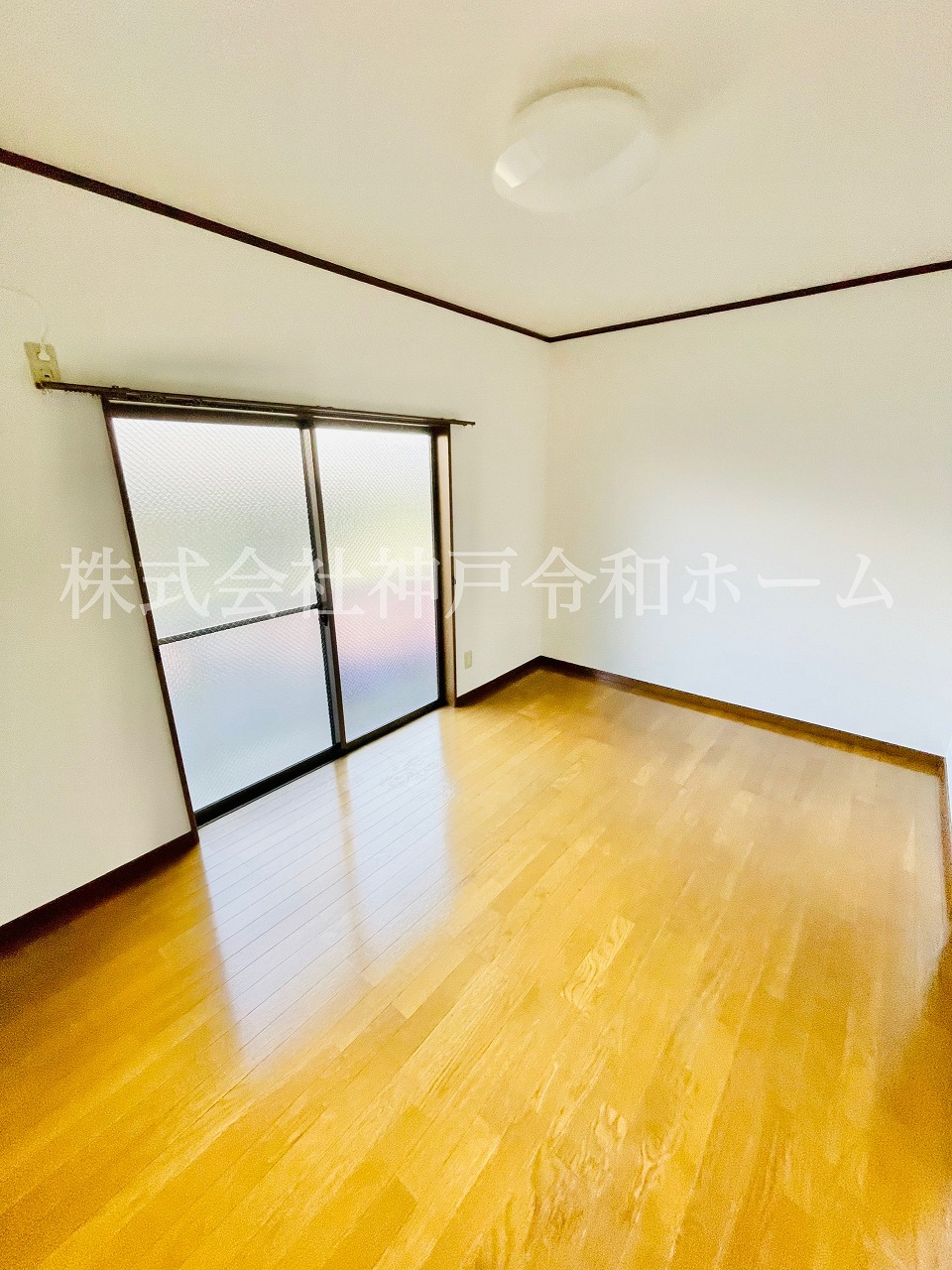 地下鉄西神・山手線 板宿駅 徒歩10分 2階建 築30年の居間写真