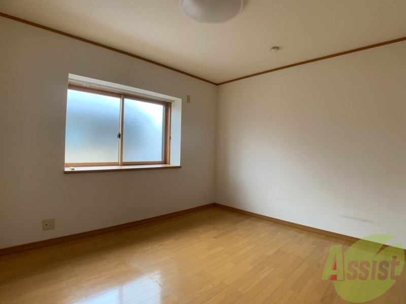 その他部屋・スペース　こちらは寝室としてお使いいただける洋室になります。