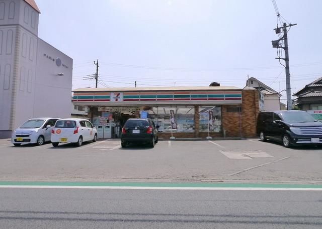 コンビニ　セブンイレブン（コンビニ）まで517m