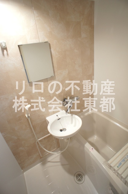 バス・シャワールーム　バストイレ別なので毎日快適♪
