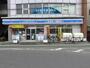 コンビニ　ローソン 京成大久保駅前店（コンビニ）まで922m