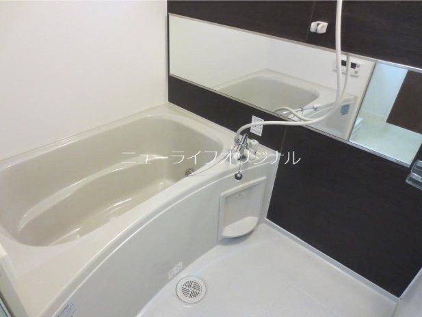 バス・シャワールーム　一日の疲れを癒すバスルームは追い炊き機能付き☆