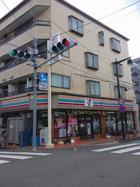 コンビニ　セブンイレブン（コンビニ）まで382m