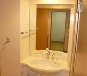 洗面設備　別のお部屋の室内写真になります。