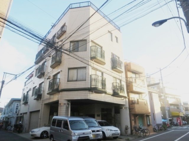 建物外観　角地にあるマンションです。
