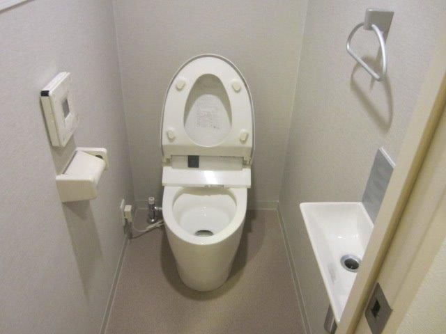 トイレ　※写真は同タイプ住戸です。