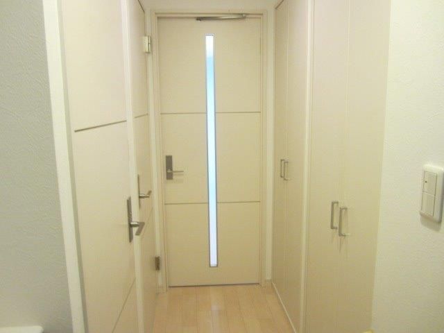玄関　※写真は同タイプ住戸です。