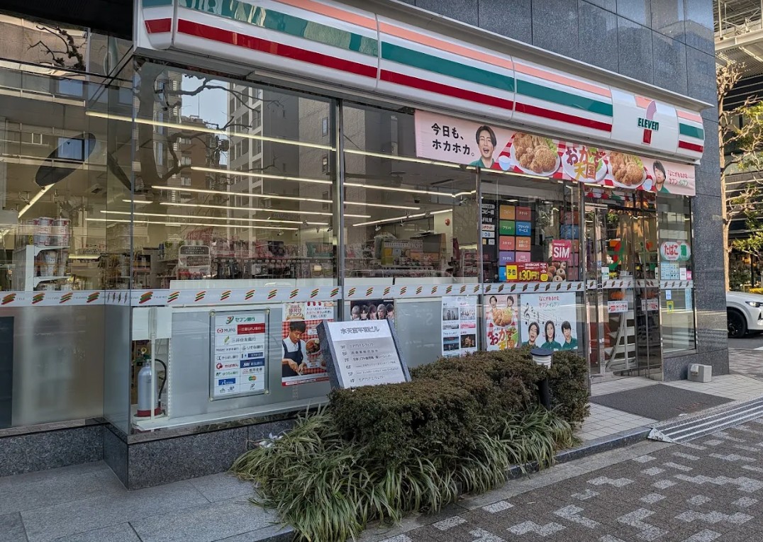 コンビニ　セブンイレブン日本橋蛎殻町店（コンビニ）まで139m