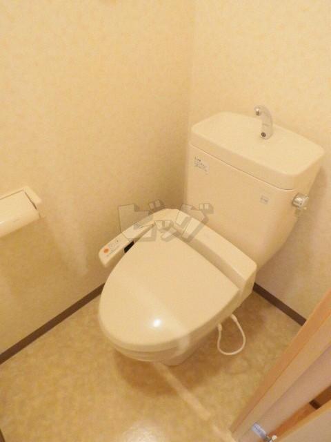 トイレ　嬉しいウォシュレット付きのトイレ！便座温かいですよ♪
