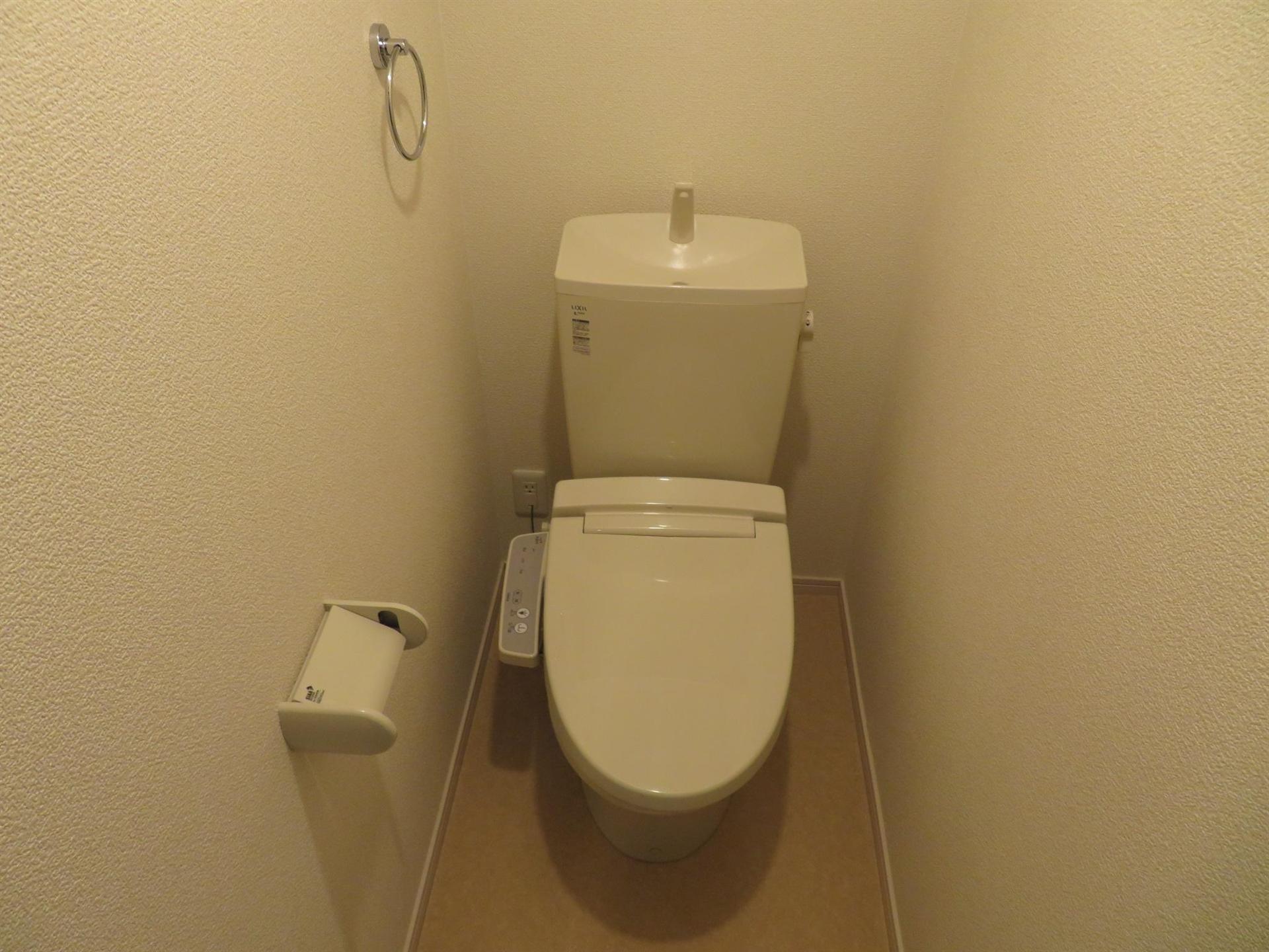 トイレ　ウォシュレット付き