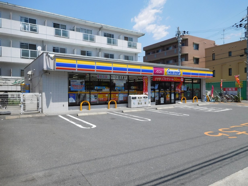 コンビニ　ミニストップ 芥川町3丁目店（コンビニ）まで381m