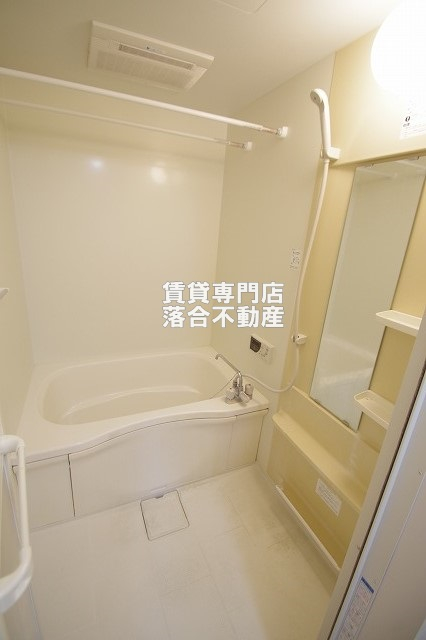 バス・シャワールーム　追い炊き機能、浴室乾燥機付き