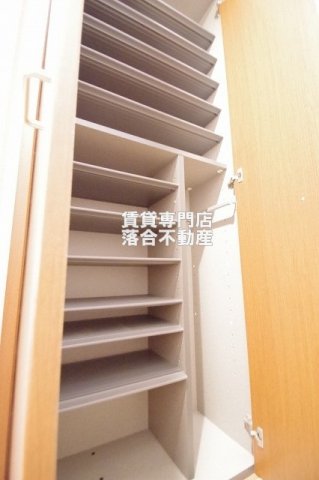 収納　広々天井高シューズ収納