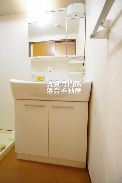 洗面設備　独立洗面化粧台付き