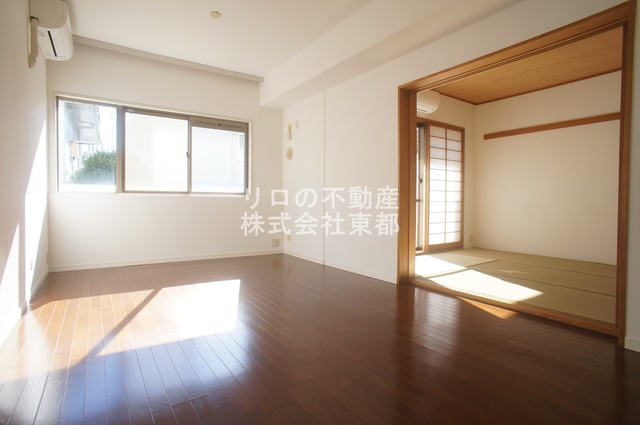居室・リビング　広いリビングはゆったりくつろげる憩いの空間です♪