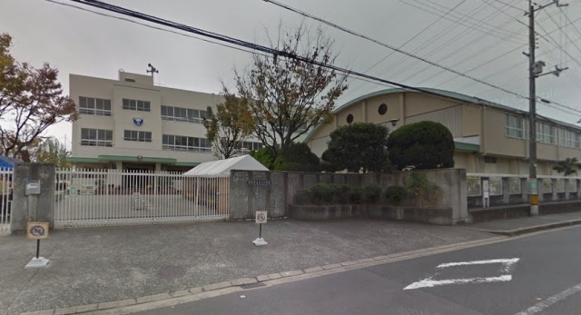 小学校　茨木市立白川小学校（小学校）まで632m
