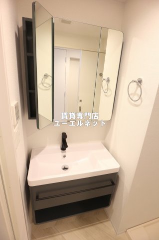 洗面設備　清潔感ある独立洗面台で毎日気持ちよく♪