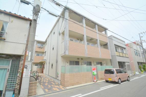 建物外観　どこか懐かしさを感じさせてくれる暖かみのある建物です。