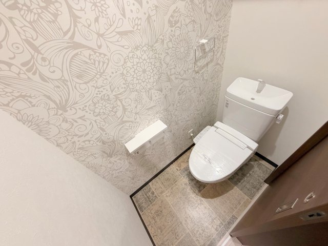 トイレ　綺麗なトイレにはウォシュレット標準装備です。
