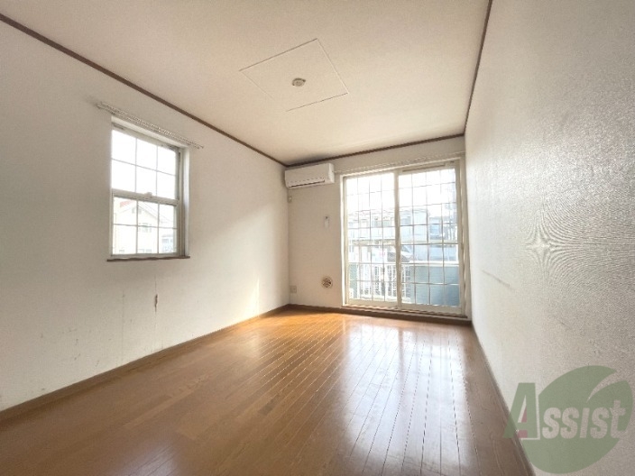 居室・リビング　６帖のお部屋です。明るいお部屋で気持ちが良いですね。