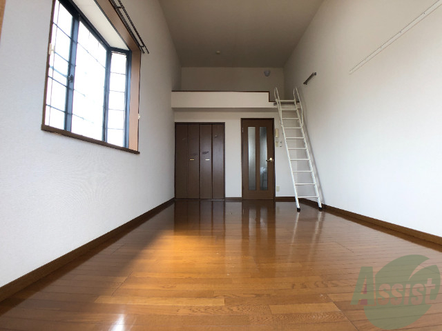 居室・リビング　明るい光が差し込む素敵なお部屋ですね～。