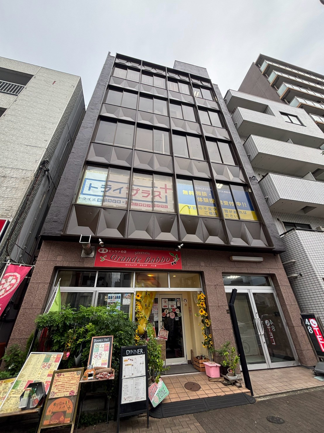 岡本ビルの外観写真