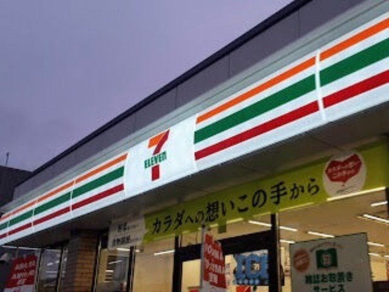 コンビニ　セブンイレブン札幌栄通16丁目店（コンビニ）まで305m