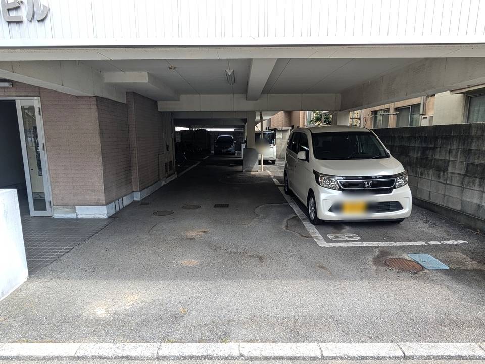 駐車場　駐車場