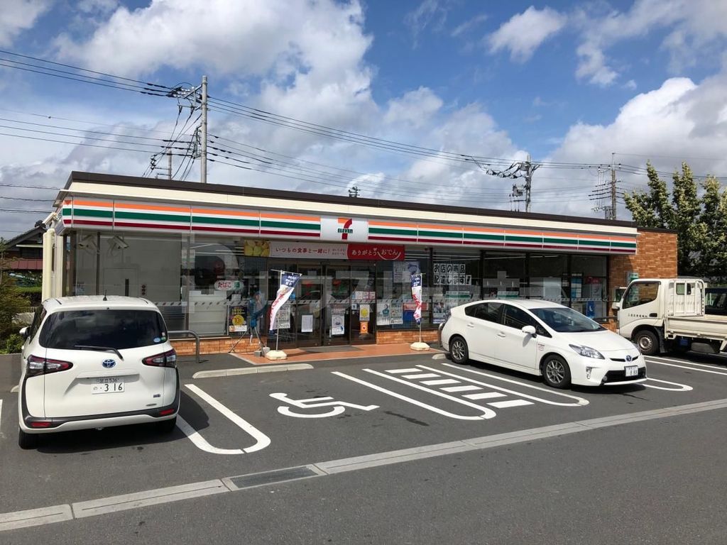 コンビニ　セブンイレブン八潮伊勢野店（コンビニ）まで460m