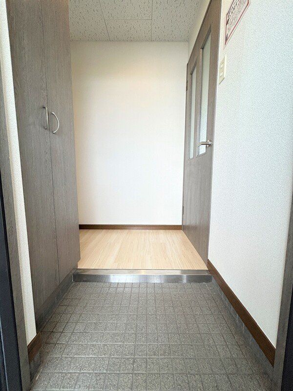 ロイヤルセンターBLD.の玄関写真