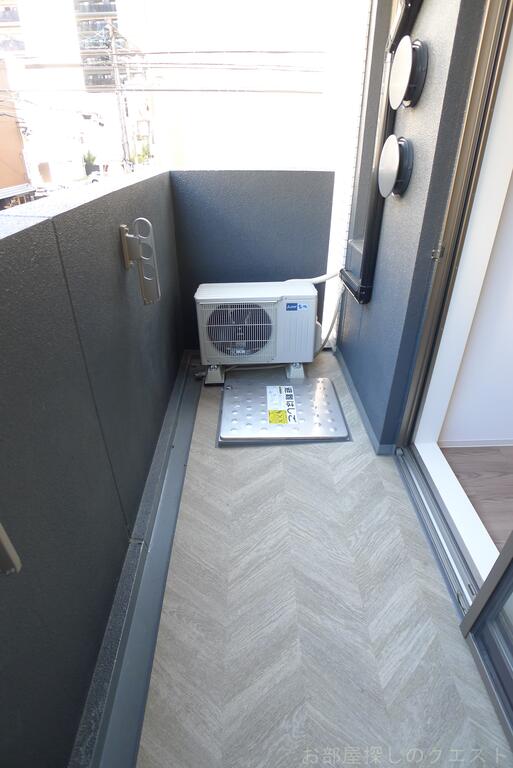 バルコニー　部屋によってカラータイプことなります。
