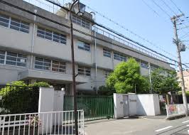 小学校　東大阪市立八戸の里小学校（小学校）まで242m