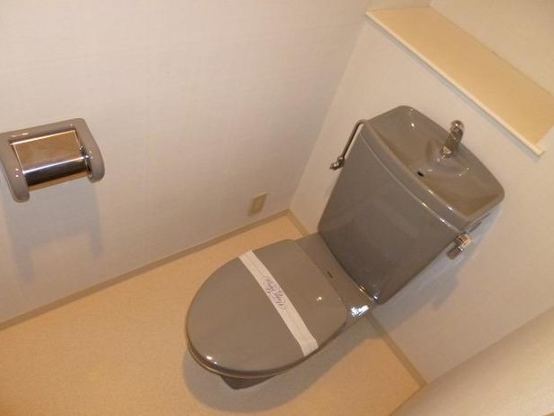 東急田園都市線 池尻大橋駅 徒歩4分 5階建 築28年のトイレ写真