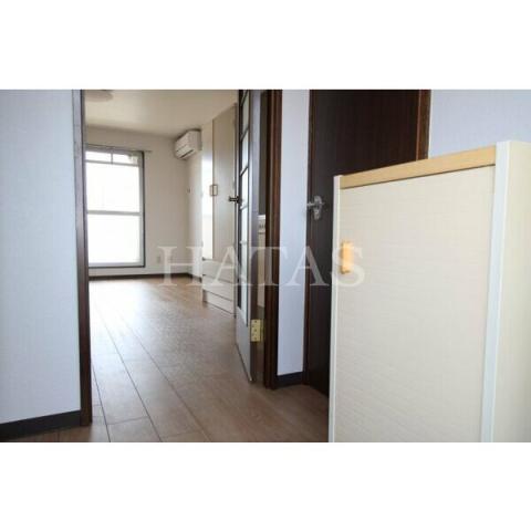 玄関　同物件別部屋です。