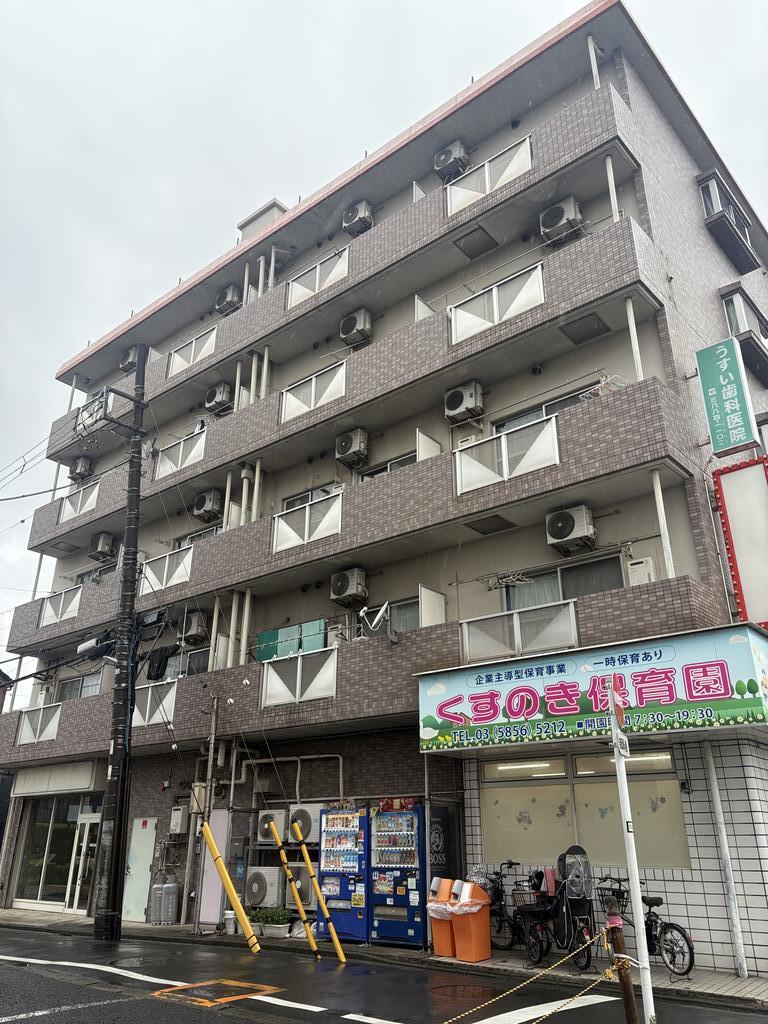 東武伊勢崎線 竹ノ塚駅 バス乗車時間：7分 最寄りバス停で下車 徒歩1分 築31年