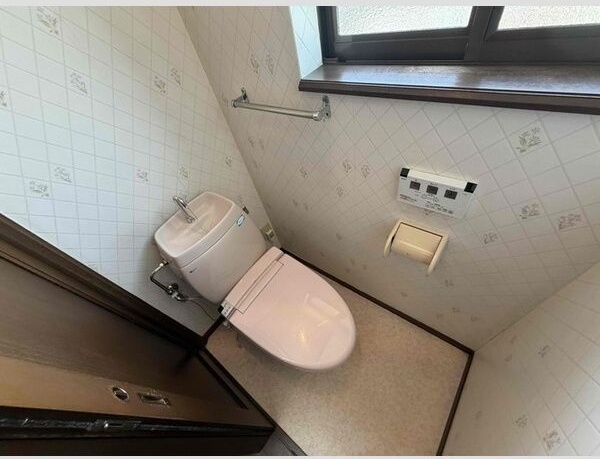 近鉄名古屋線 伏屋駅 徒歩15分 2階建 築36年のトイレ写真