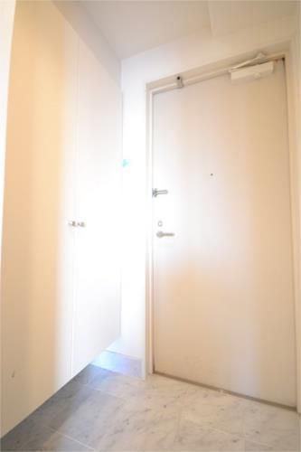 玄関　※別部屋の参考写真です。