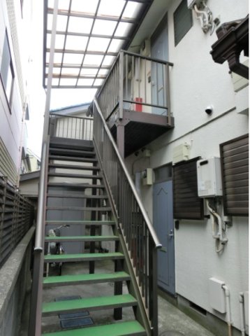 ＪＲ中央線 三鷹駅 徒歩10分 2階建 築32年の外観写真