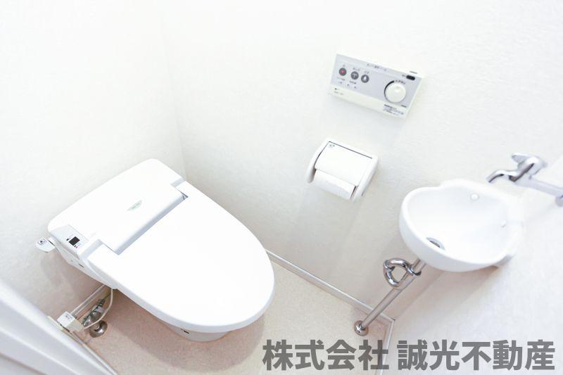 地下鉄七隈線 博多駅 徒歩10分 14階建 築21年のトイレ写真