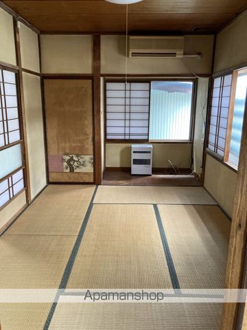 御殿山町白滝貸家の居間写真