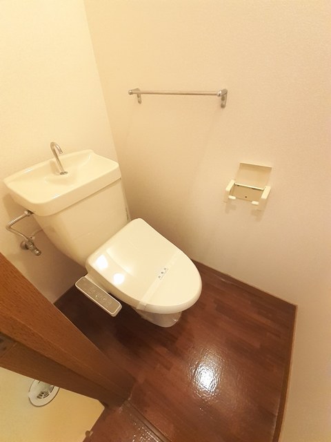 ＪＲ山陽本線 庭瀬駅 徒歩20分 2階建 築35年のトイレ写真